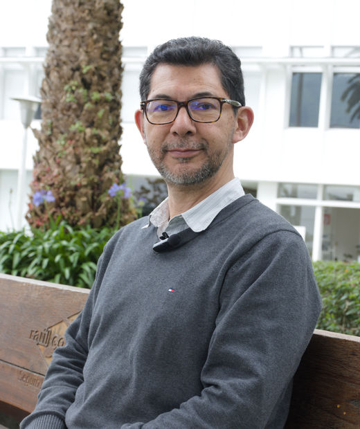 Prof. Roberto Ortiz González
